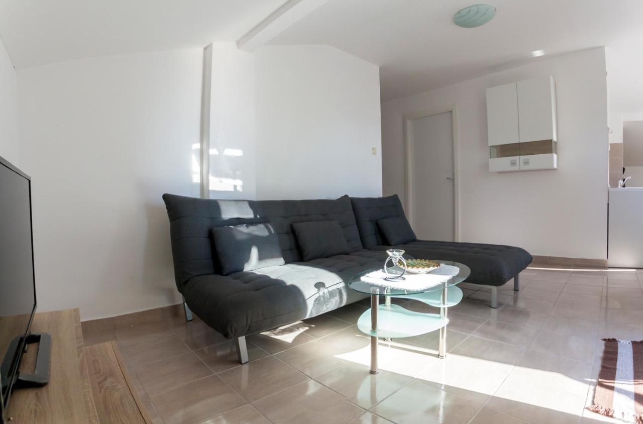 Apartments Katarina B Sveti Vid-Miholjice ภายนอก รูปภาพ